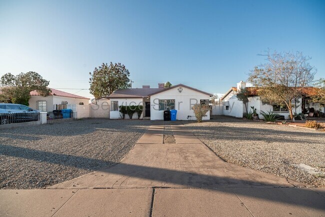 Foto del edificio - 1706 E Almeria Rd