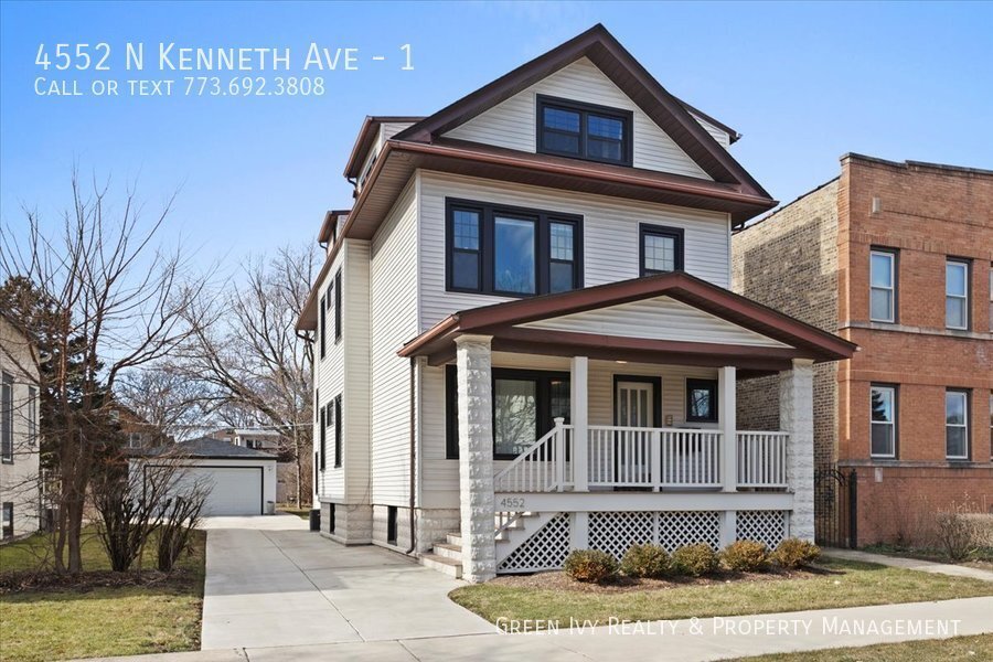 Primary Photo - Spacious 3 Bed/ 2 Bath Duplex with Garage ...