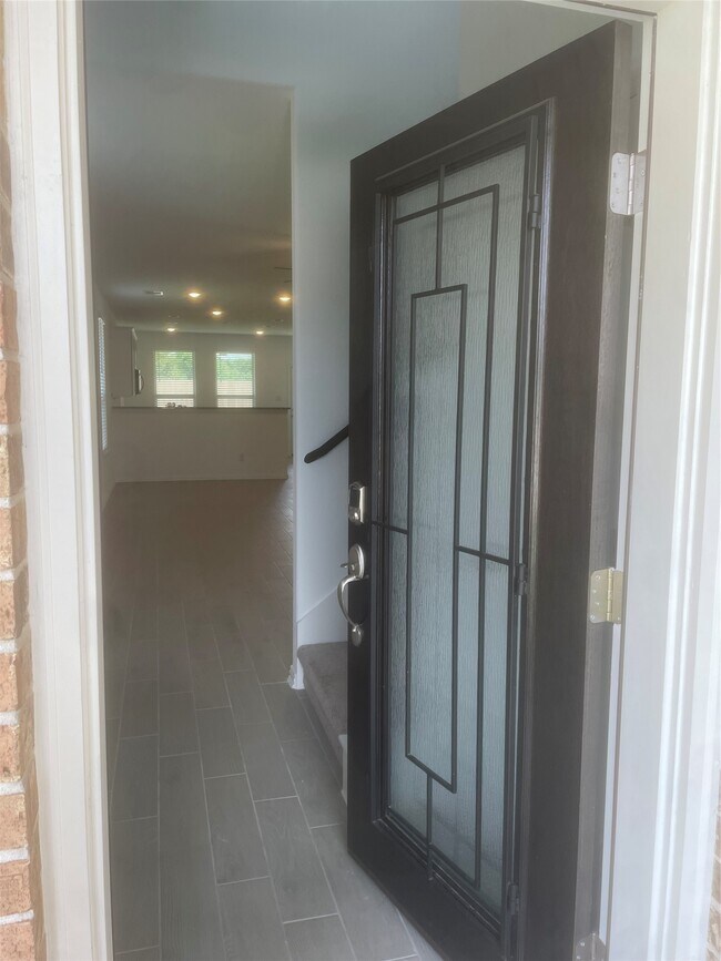 Building Photo - 8111 Royal Palm Ct