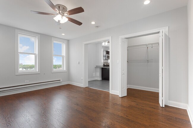 Foto del edificio - 5860 N Kenmore Ave