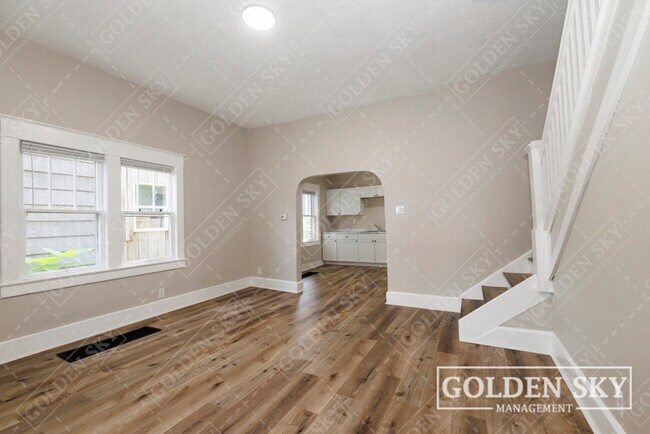 Building Photo - 427 S Mound St