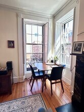 Building Photo - 2 Phillips St