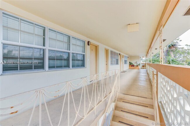 Building Photo - 12150 NE 19th Ave