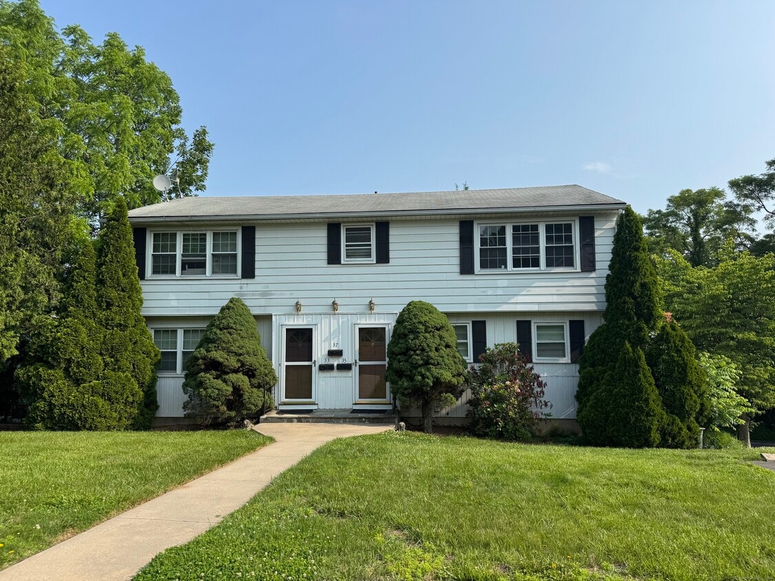 Foto principal - 37 Caswell Ave