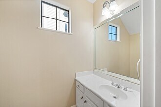 Building Photo - 2406 Calumet St