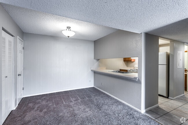 3BR, 2BA - 1085 SF - Willow Run Apartments