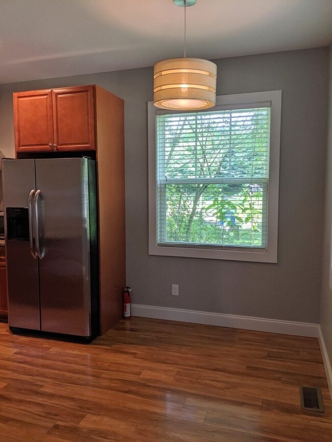 Building Photo - Black Mtn Condo Close to Downtown