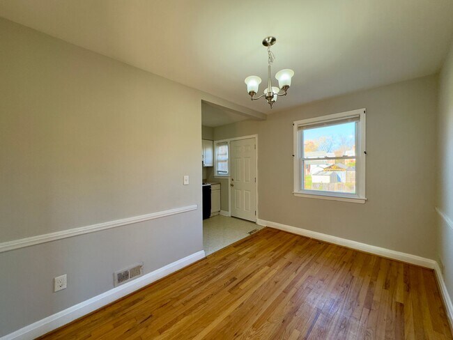 Foto del edificio - Charming 3Bed/1Bath in Glenham-Bedford