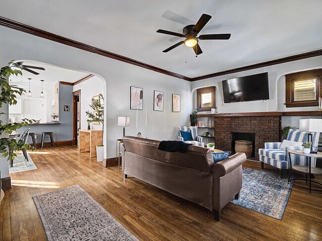 Foto del edificio - 10619 Bernard Ave