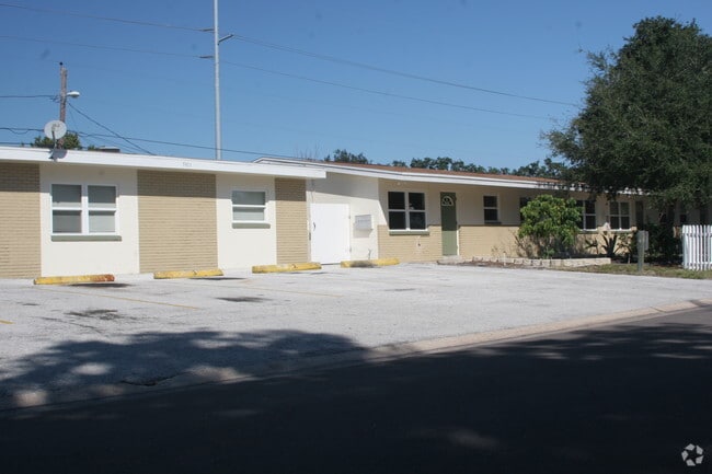 Primary Photo - 5901 Fairfield Ave S