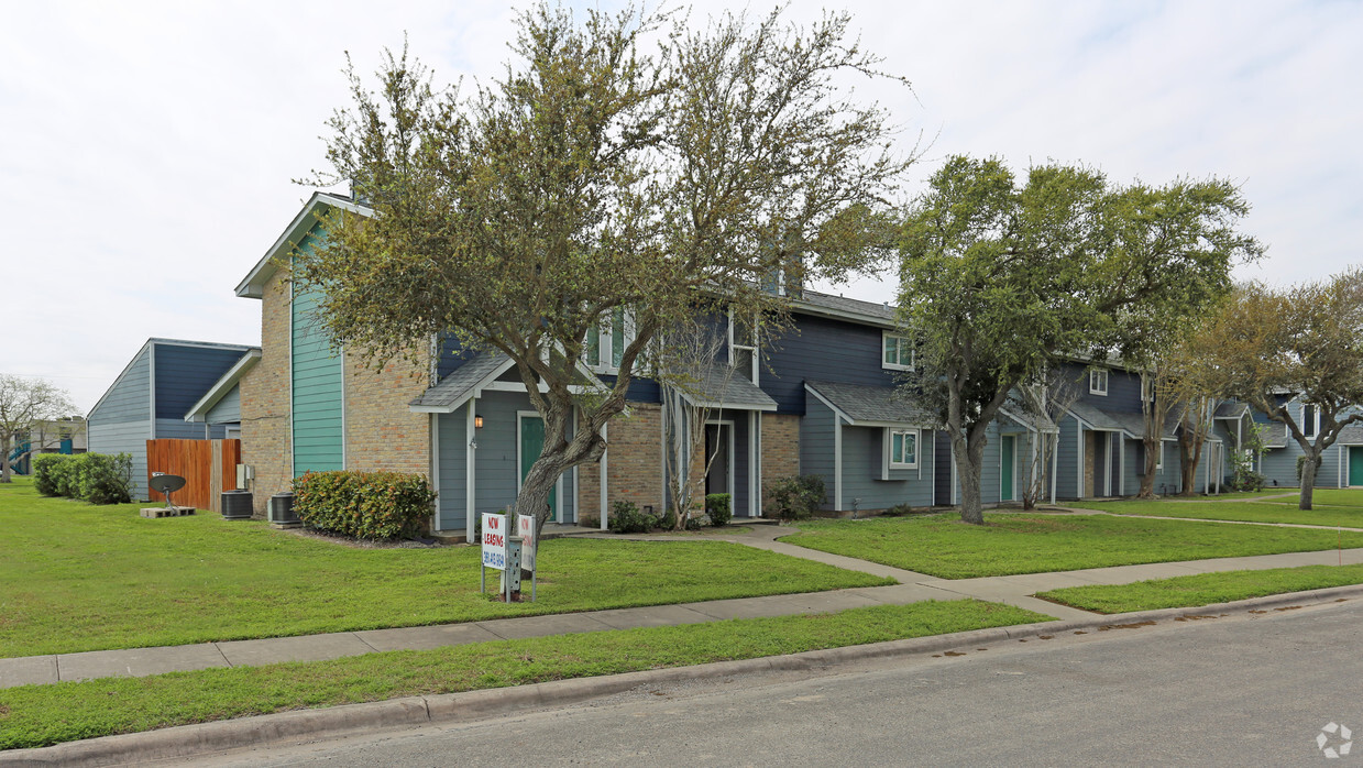 Foto principal - Parkside Townhomes