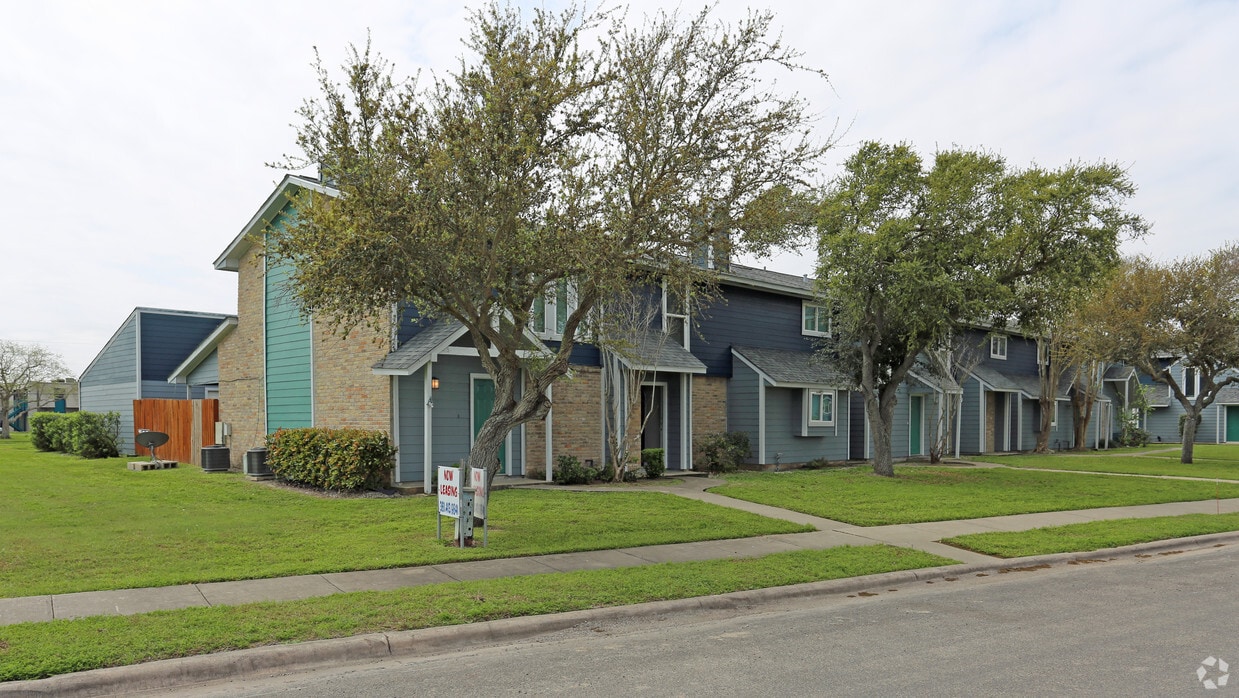 Primary Photo - Parkside Townhomes