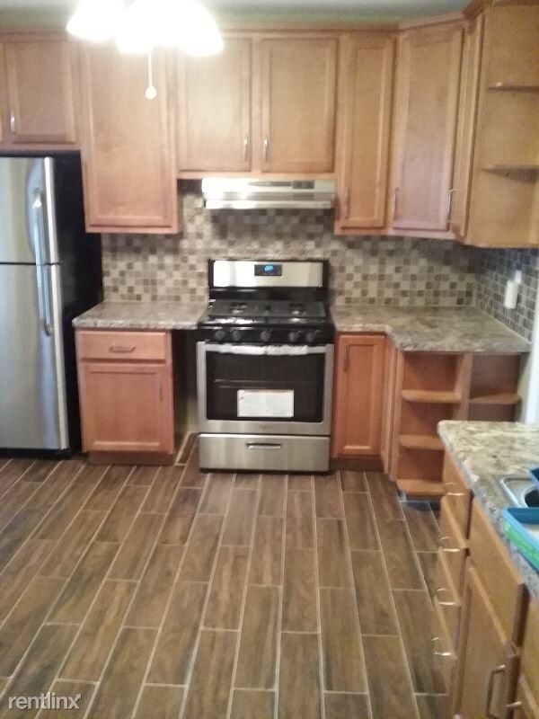 Building Photo - 3341 N Kilbourn Ave