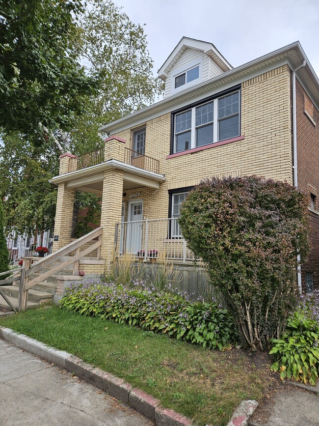 Building Photo - 3380 Evaline St