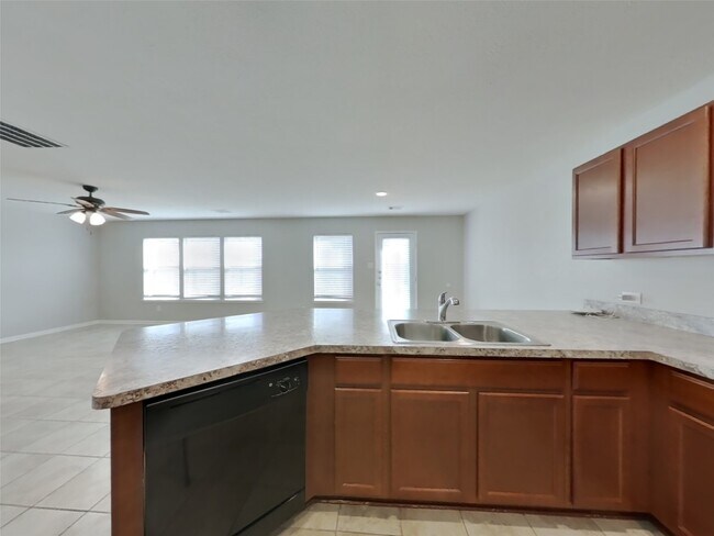 Foto del edificio - 5342 Castle Discordia St