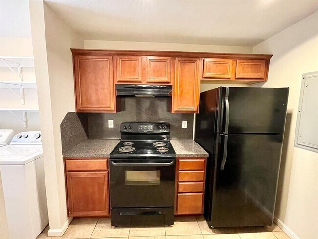 Building Photo - 700 Thicket Ln