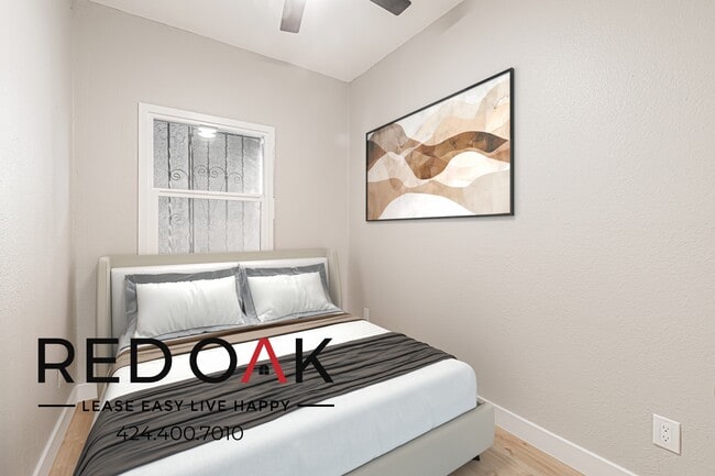 Building Photo - 4606 S Vermont Ave