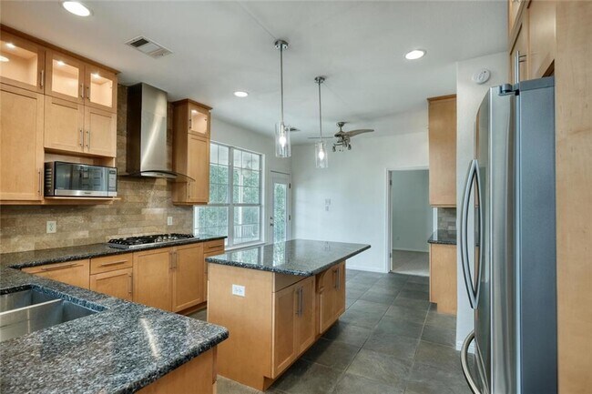 Building Photo - 206 Chesapeake Bay Ln S