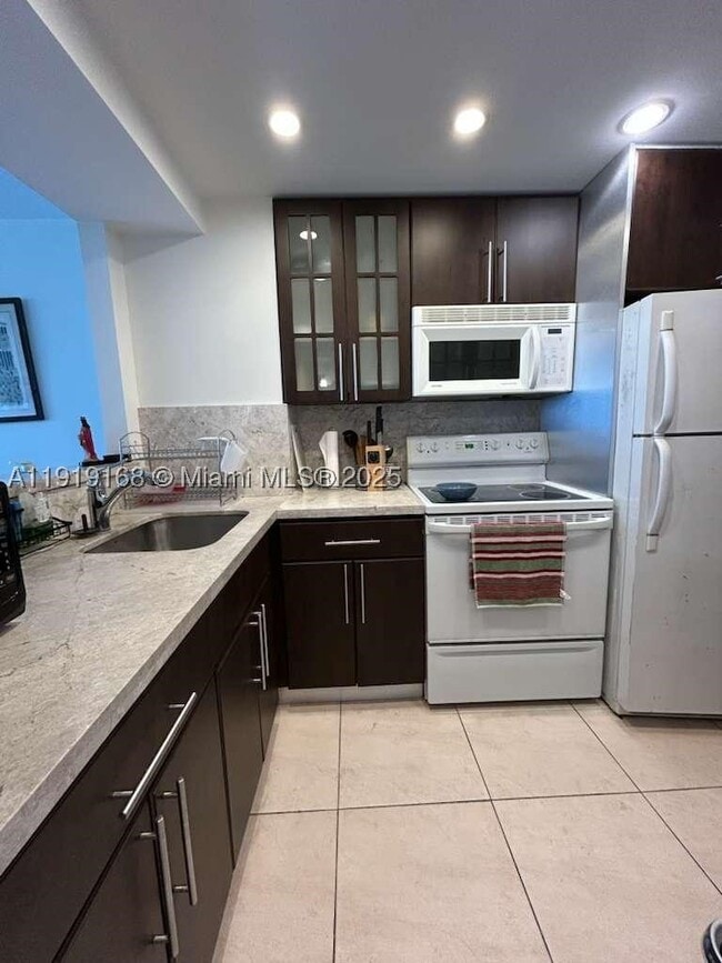Foto del edificio - 2899 Collins Ave