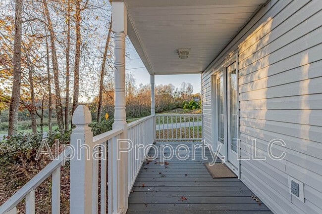 Building Photo - 213A Taylor Rd