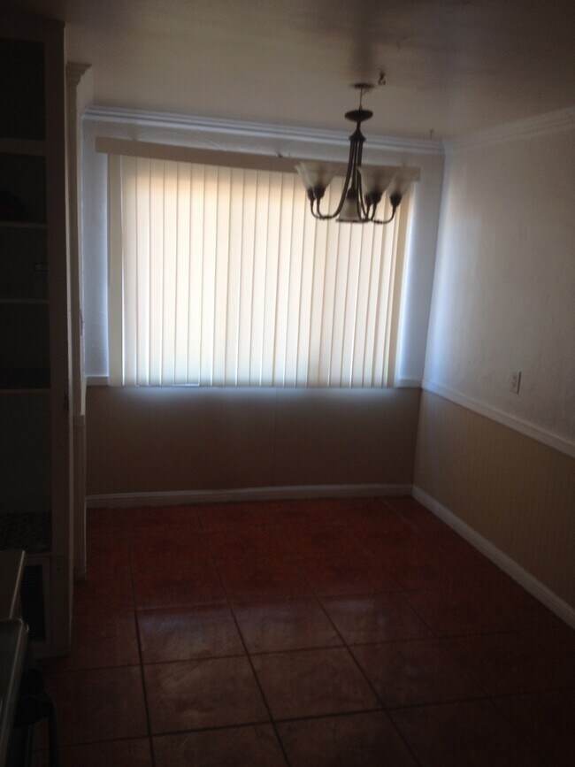 Building Photo - Beautiful 4 Bedroom 2 Bathroom house ( Alta and Decatur )