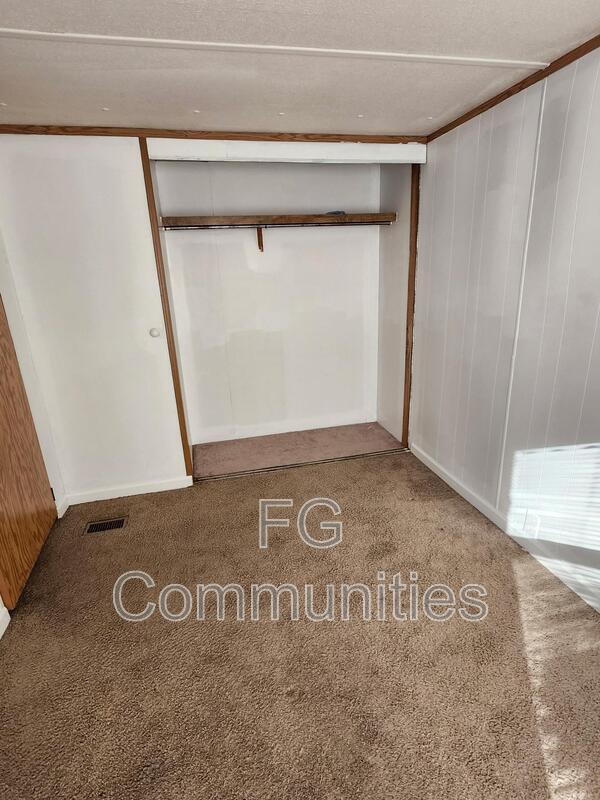 Foto del edificio - 1037 Crystal Blvd