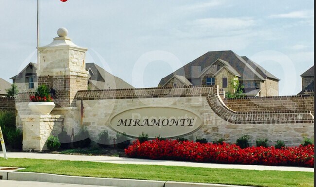 Foto del edificio - 13557 Carmenita Dr