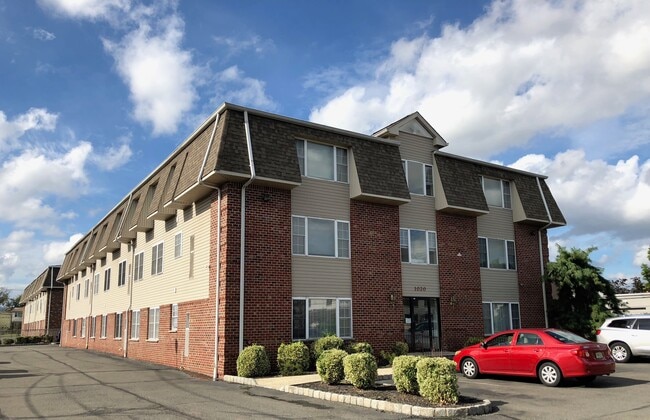 Building Photo - 1020 W Elizabeth Ave