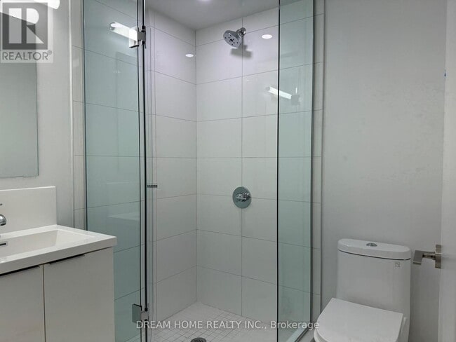 Building Photo - 230 Simcoe St