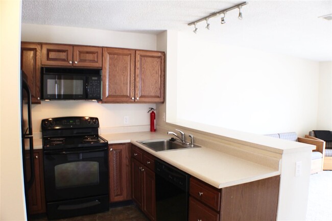 Building Photo - 1330 Hunters Rd