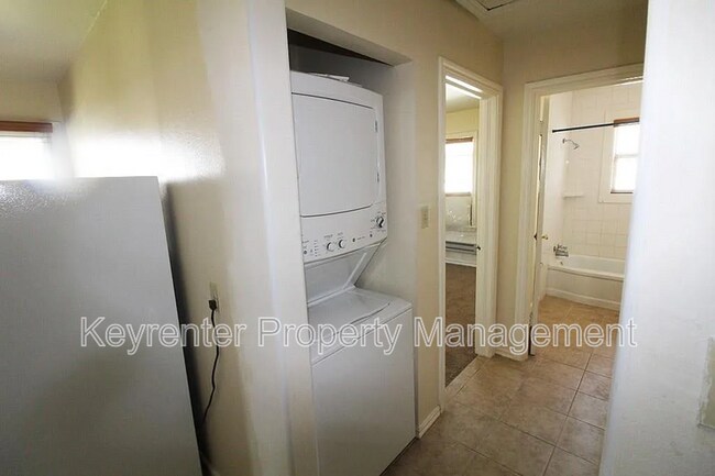 Building Photo - 403 Babb Dr