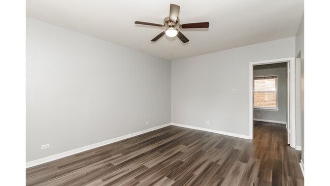 Building Photo - 2404 N Kilbourn Ave