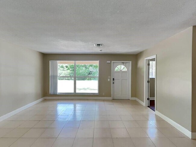 Foto del edificio - 2240 NE 62nd St