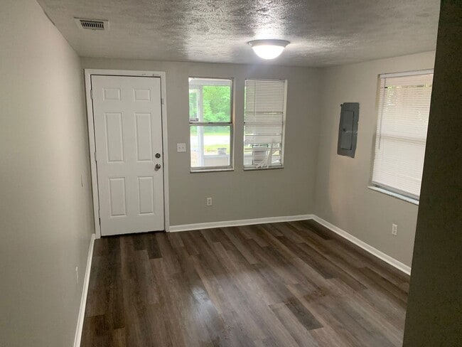 Building Photo - Remodeled 2 bedroom 1 bath in Ocala