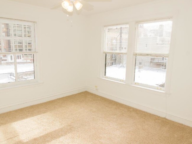 Building Photo - 451 W Melrose