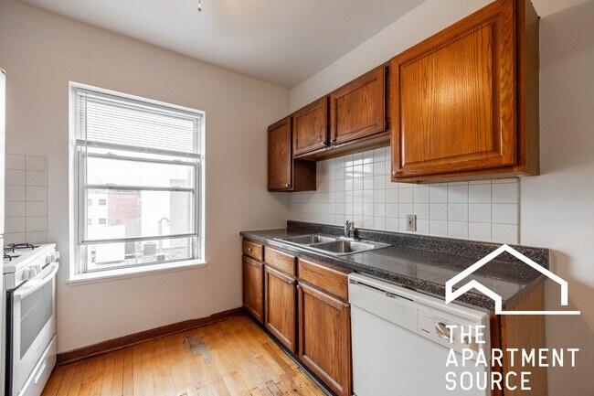 Foto del edificio - 3153 W Argyle St