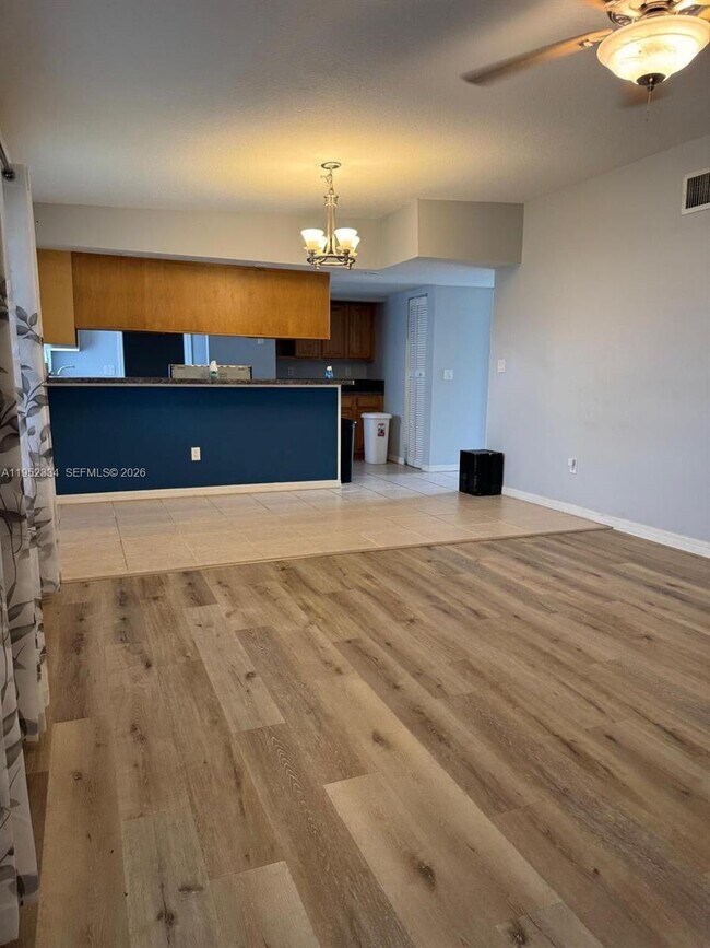 Building Photo - 910 SW Airoso Blvd