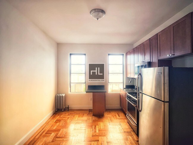 Foto del edificio - 2 BEDROOM/ ASTORIA /34 STREET