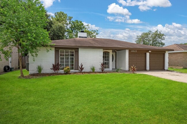 Building Photo - 16822 David Glen Dr