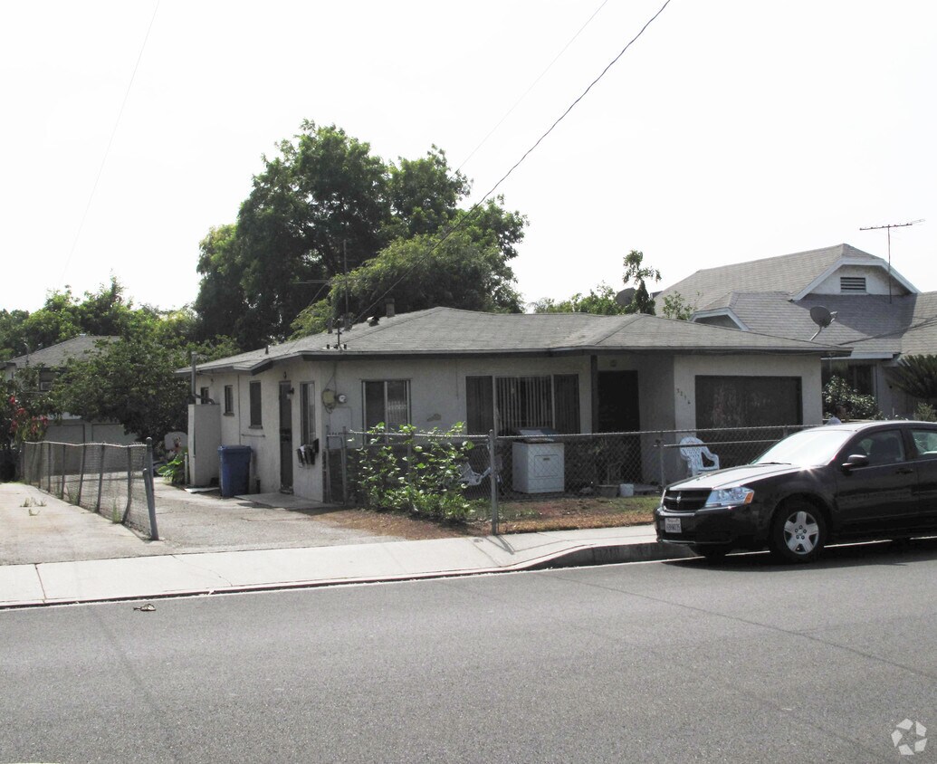 Primary Photo - 3216-3218 Jackson Ave