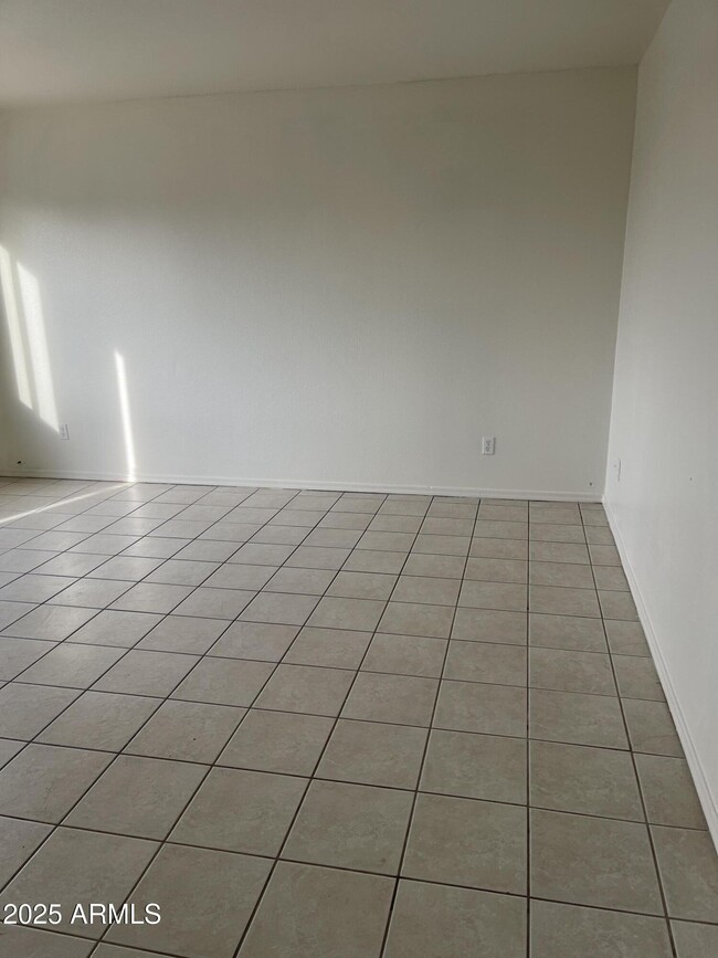 Building Photo - 4040 N Montgomery Cir