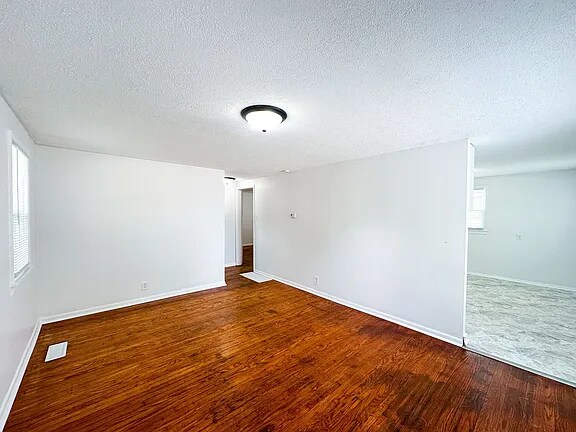 Foto del edificio - 2833 E Vermont St