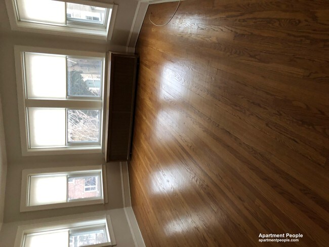 Foto del edificio - 5620 N Maplewood Ave