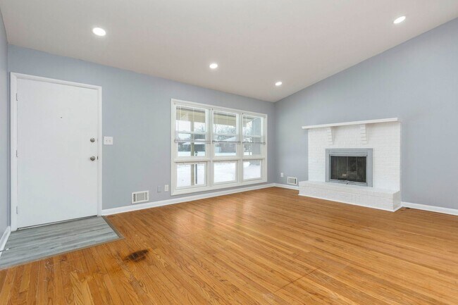 Foto del edificio - 3704 Greenwich Rd