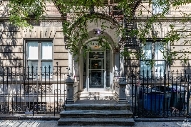 Entrance - 433 E 80th St