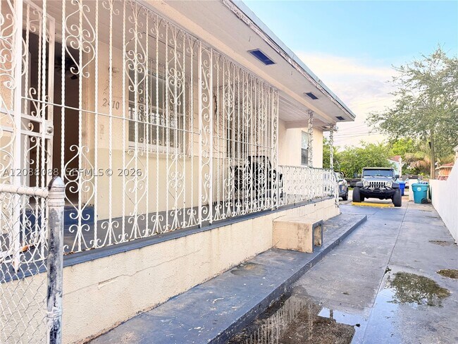 Building Photo - 2410 NW 34th St