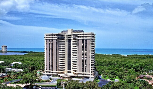 Foto del edificio - 6001 Pelican Bay Blvd