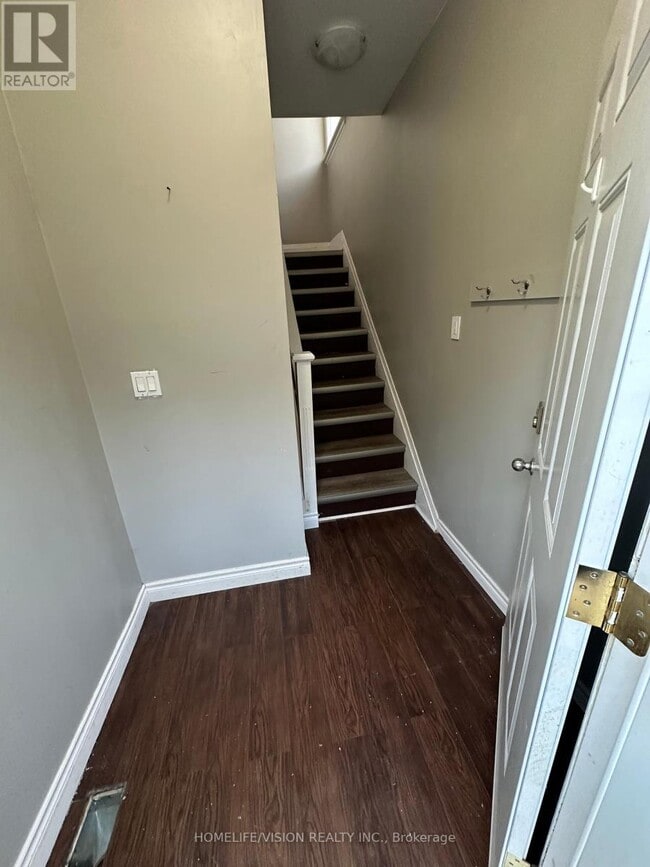 Photo du bâtiment - 157 Rutherford Ave