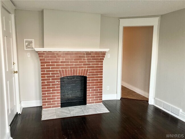 Foto del edificio - 294 S Elmwood Ave