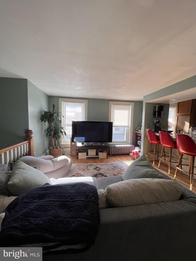 Primary Photo - 104 Roxborough Ave